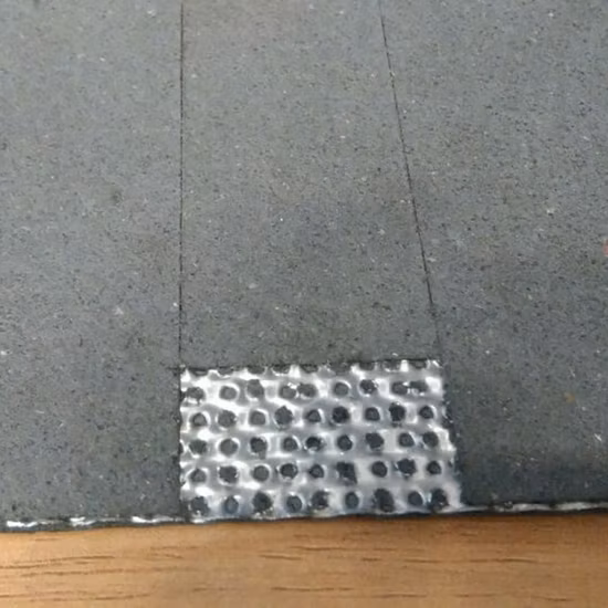 Guarnizione composita in grafite rinforzata con fascia stagnata